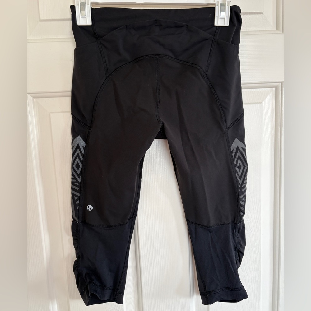 Lululemon Geometric Pattern Black Capri Leggings